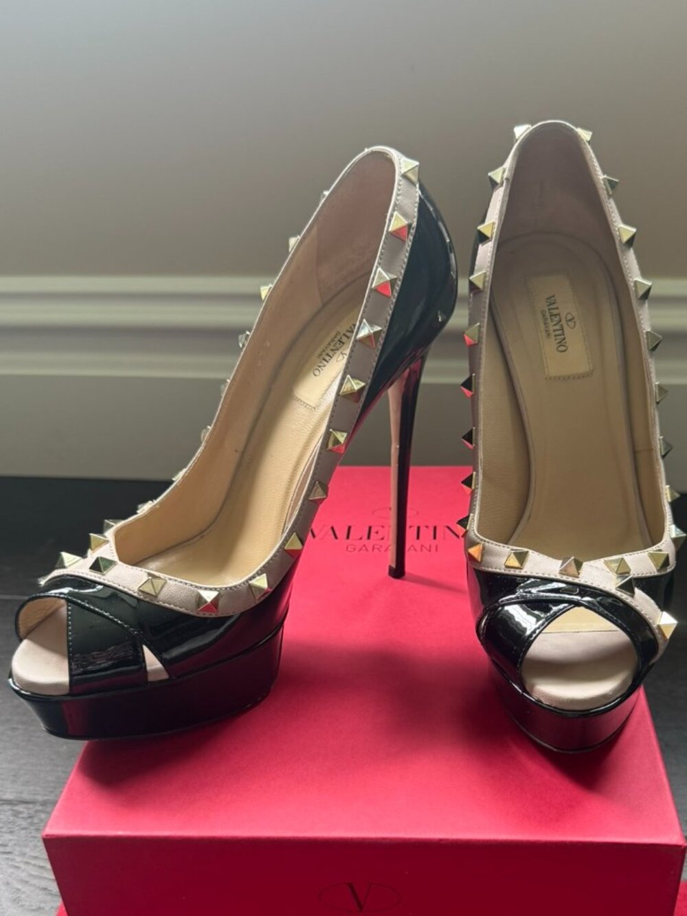 Valentino rockstud peep toe heels black patent size 39